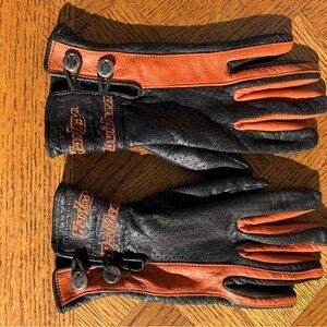 Women’s Harley, Davidson, riding gloves.